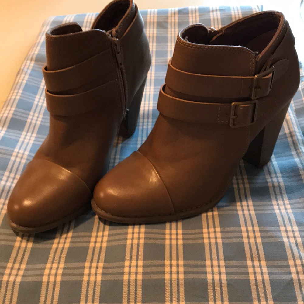 Lauren Conrad ankle boots size 7